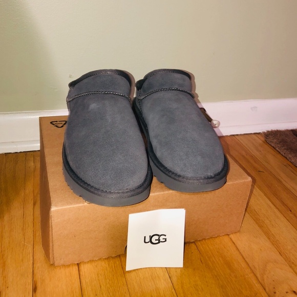 UGG Classic Slipper - Picture 8 of 9